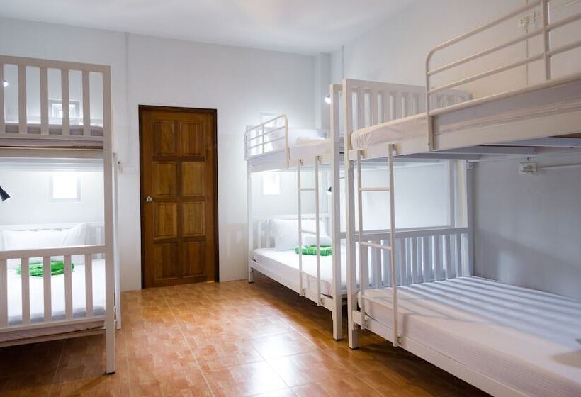 호텔 Krabi Pitta House