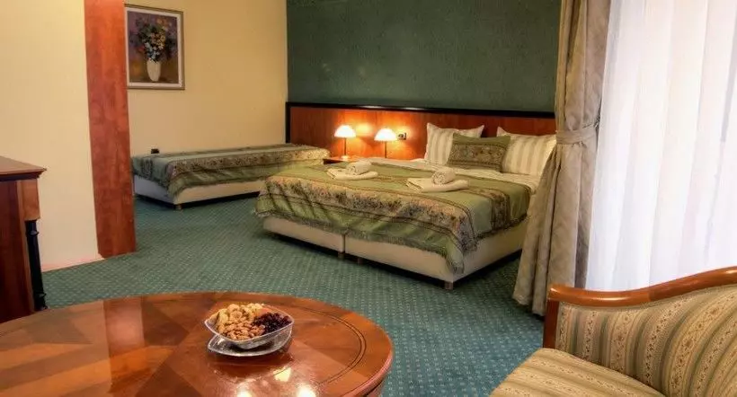 هتل Monako Skopje