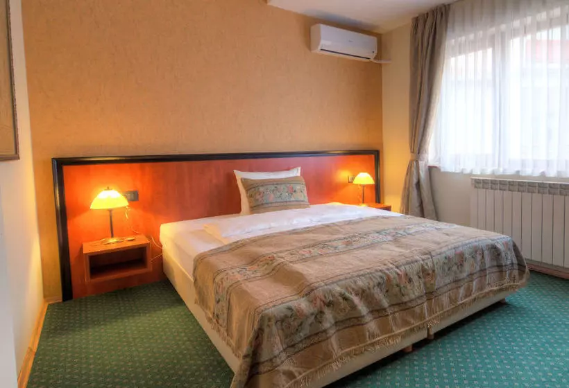 هتل Monako Skopje