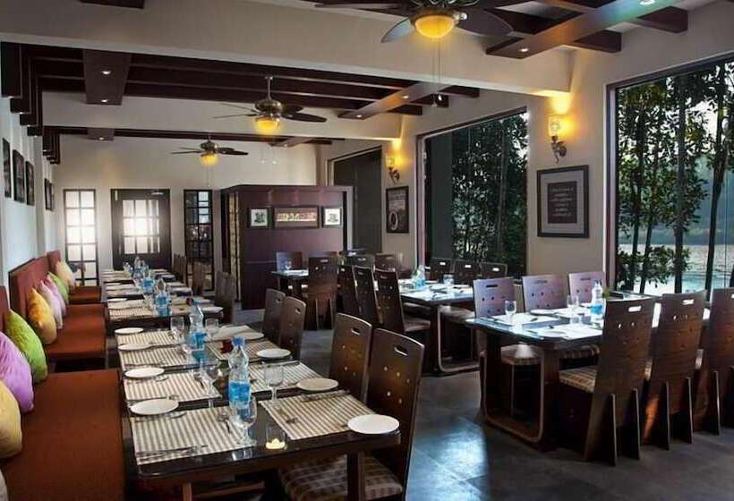 호텔 The Wave Water Front Luxury Resort & Spa