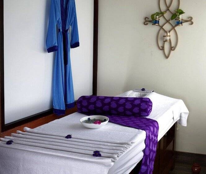 호텔 The Wave Water Front Luxury Resort & Spa