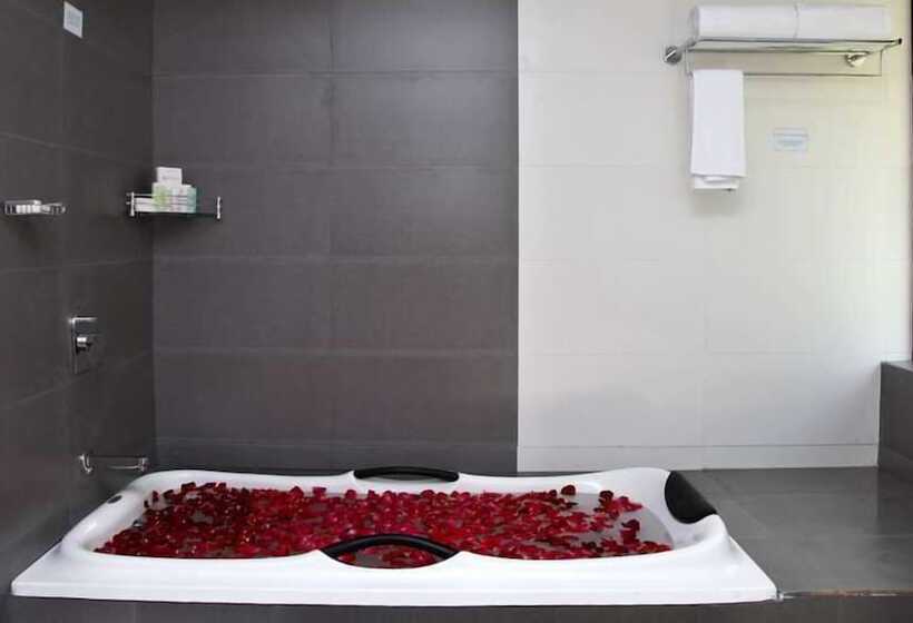 호텔 The Wave Water Front Luxury Resort & Spa