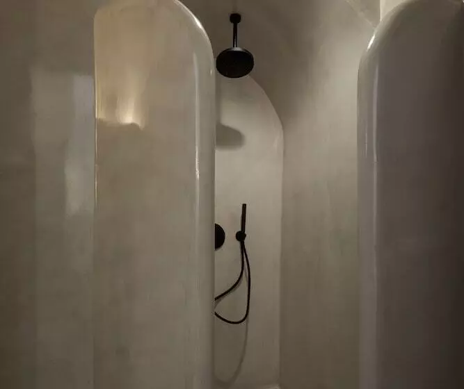 هتل Aecon Suites