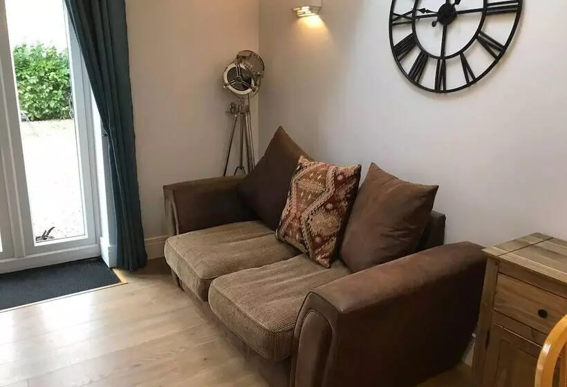 Hotelli Cozy Lodge Sleeps 4 In Barton Upon Humber