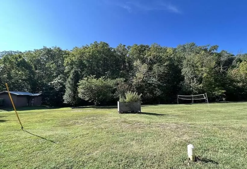 King Guest Room Located At The Entrance To Mountain Harbor Just 2 1/2 Miles From Lake Ouachita. By R