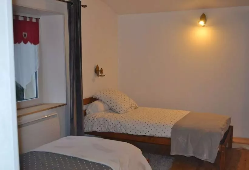 ペンション A La Fontaine Fleurie