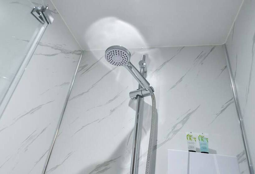 פנסיון Rooms At Rolleston