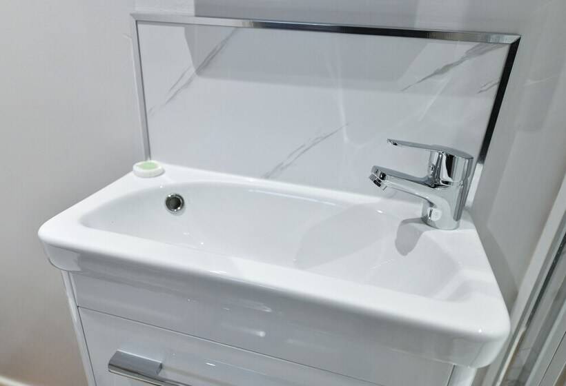 פנסיון Rooms At Rolleston