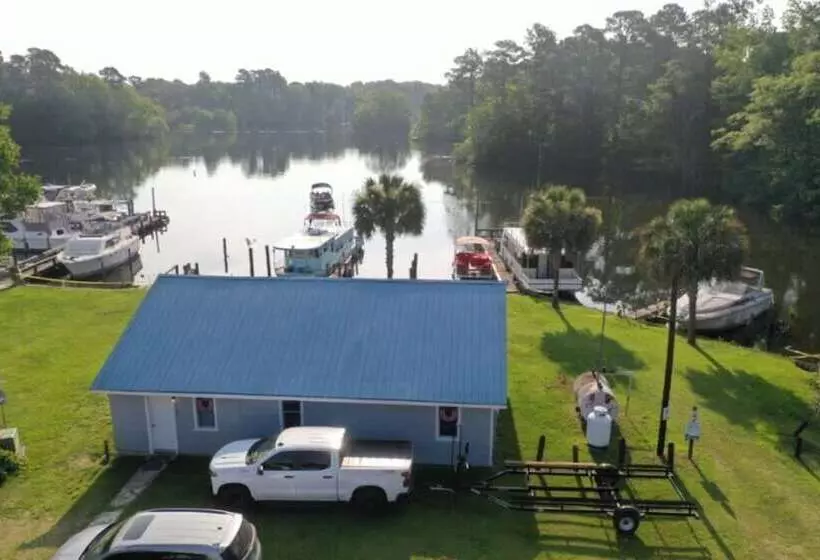 Bells Marina & Resort