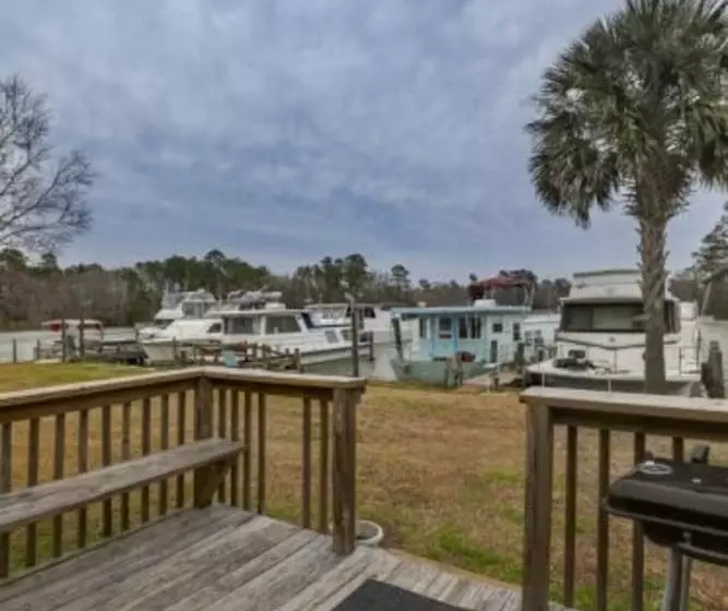 Bells Marina & Resort