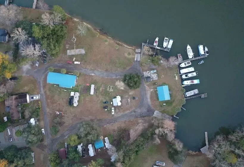 Bells Marina & Resort