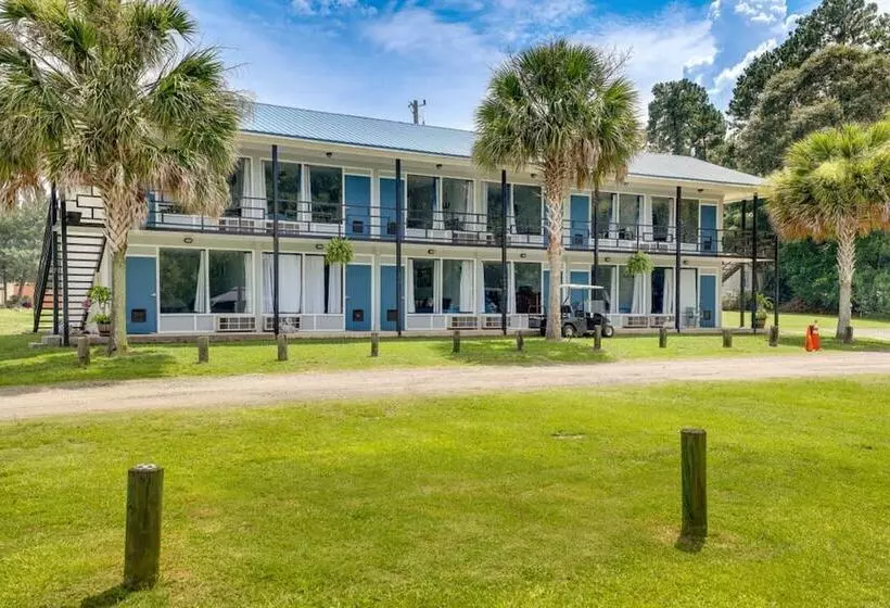 Bells Marina & Resort