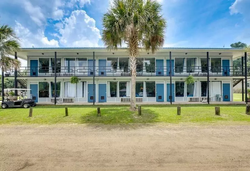 Bells Marina & Resort