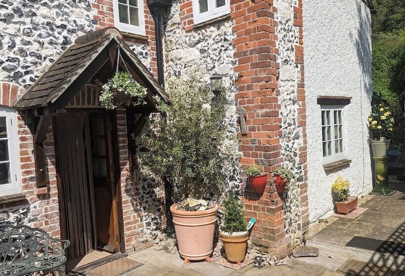 Charming 17th Century 2 Bed Cottage In Medmenham