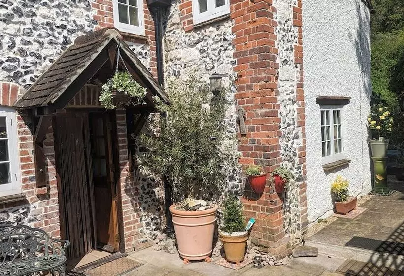 Charming 17th Century 2 Bed Cottage In Medmenham