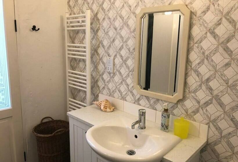 Cosy Cottage Near Hartland Village