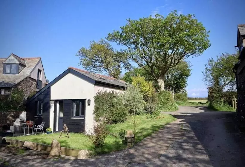 Cosy Cottage Near Hartland Village