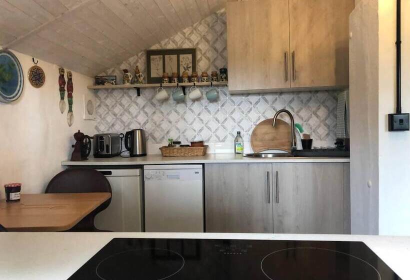 Cosy Cottage Near Hartland Village