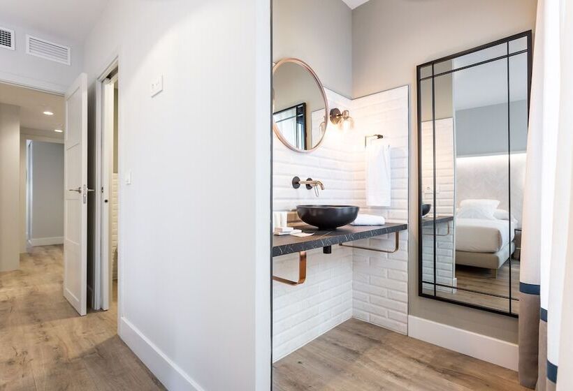 Eleven Apartments Real De La Carretería, By Homing U