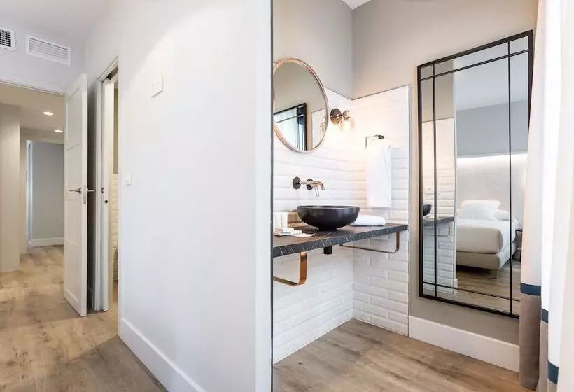 Eleven Apartments Real De La Carretería, By Homing U