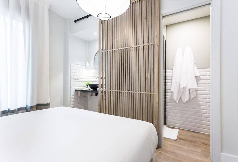 Eleven Apartments Real De La Carretería, By Homing U