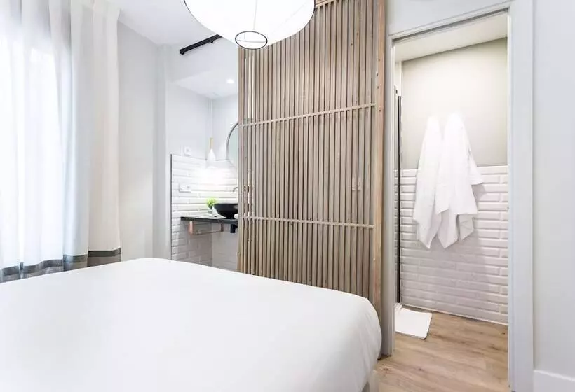 Eleven Apartments Real De La Carretería, By Homing U