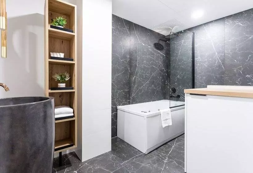 Eleven Apartments Real De La Carretería, By Homing U
