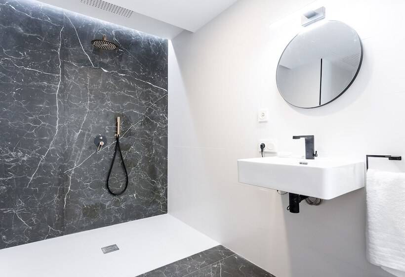 Eleven Apartments Real De La Carretería, By Homing U