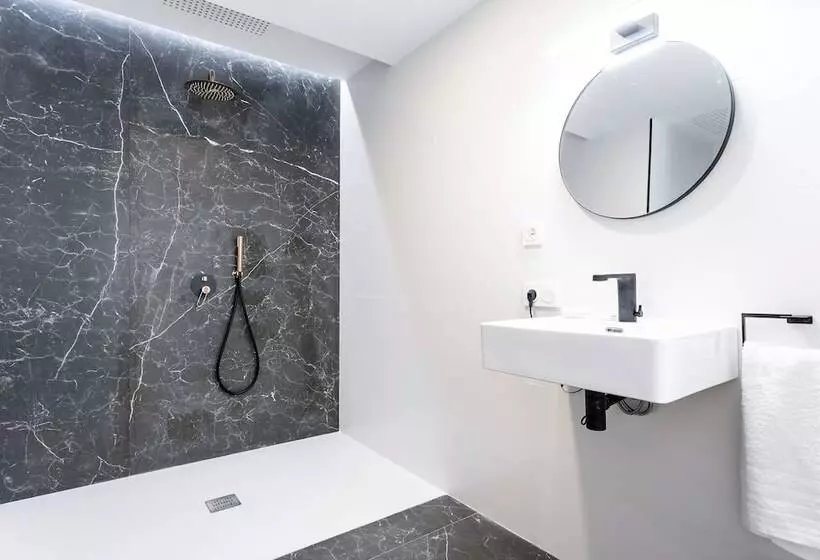 Eleven Apartments Real De La Carretería, By Homing U