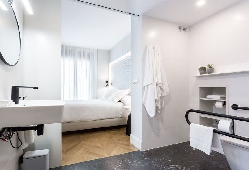 Eleven Apartments Real De La Carretería, By Homing U