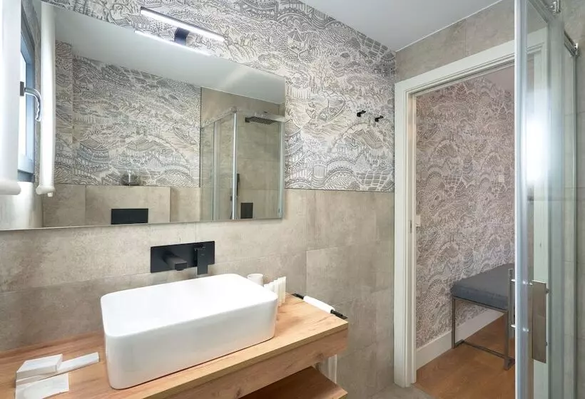 Eleven Apartments Real De La Carretería, By Homing U