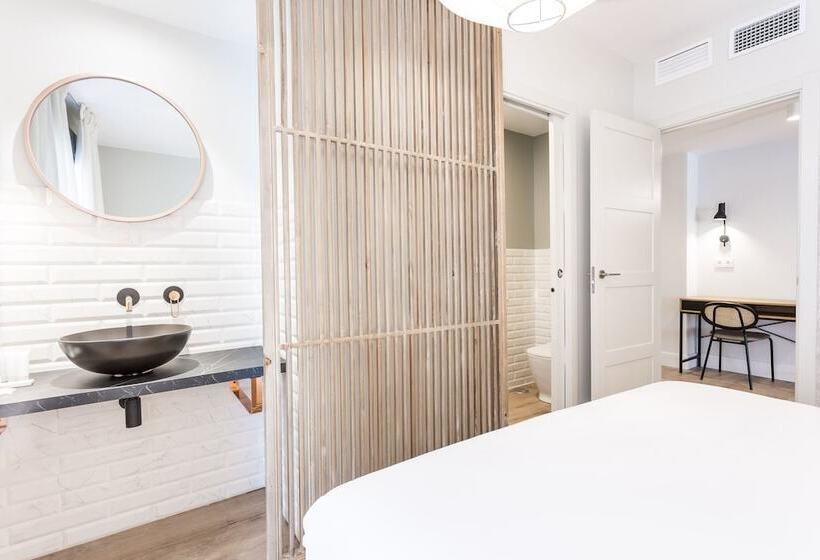 Eleven Apartments Real De La Carretería, By Homing U