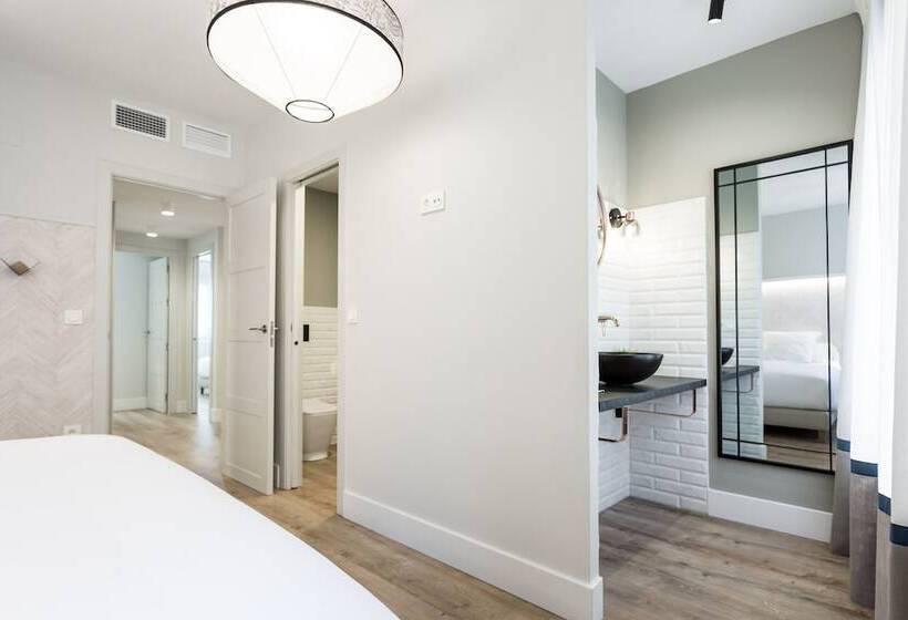 Eleven Apartments Real De La Carretería, By Homing U