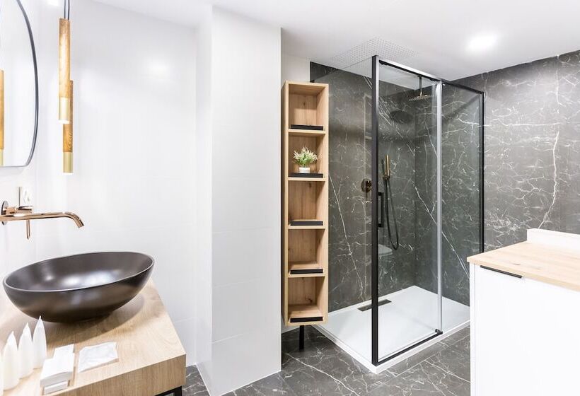 Eleven Apartments Real De La Carretería, By Homing U