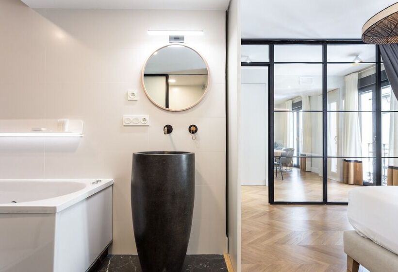 Eleven Apartments Real De La Carretería, By Homing U