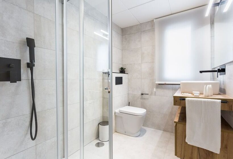 Eleven Apartments Real De La Carretería, By Homing U