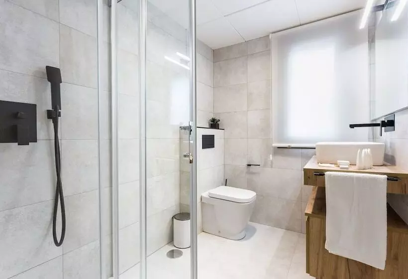 Eleven Apartments Real De La Carretería, By Homing U