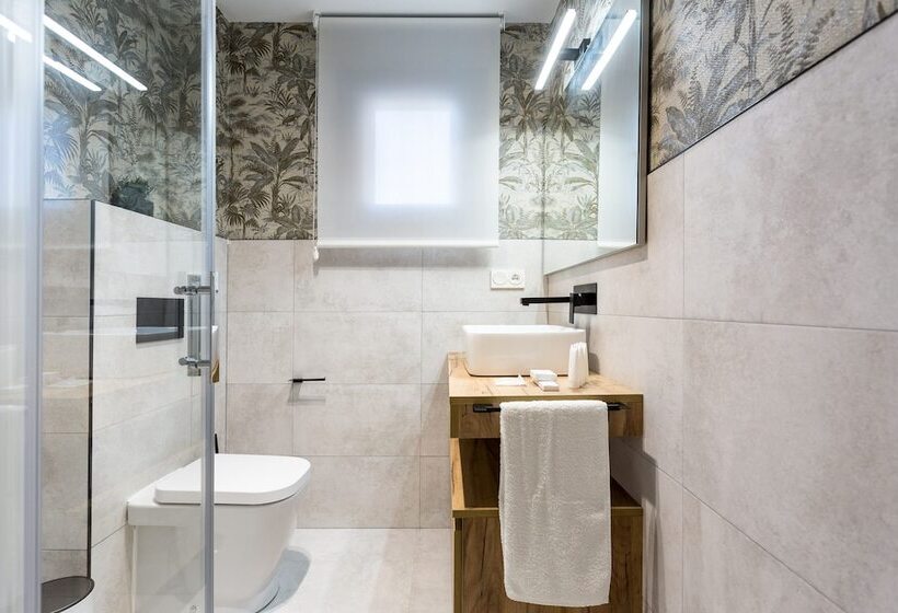 Eleven Apartments Real De La Carretería, By Homing U