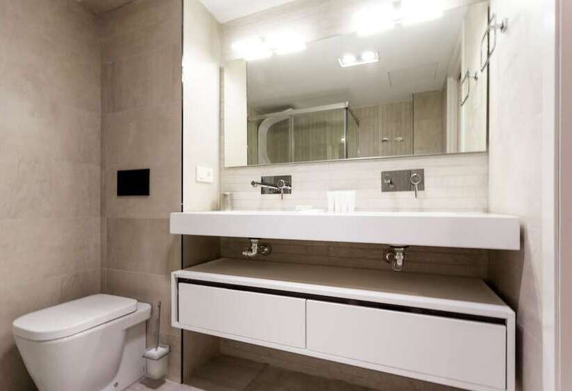 Eleven Apartments Real De La Carretería, By Homing U