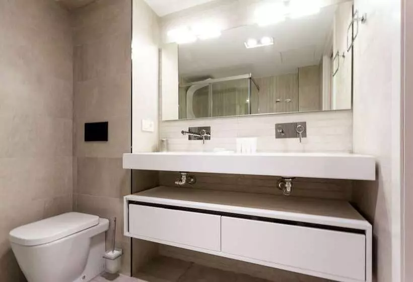 Eleven Apartments Real De La Carretería, By Homing U