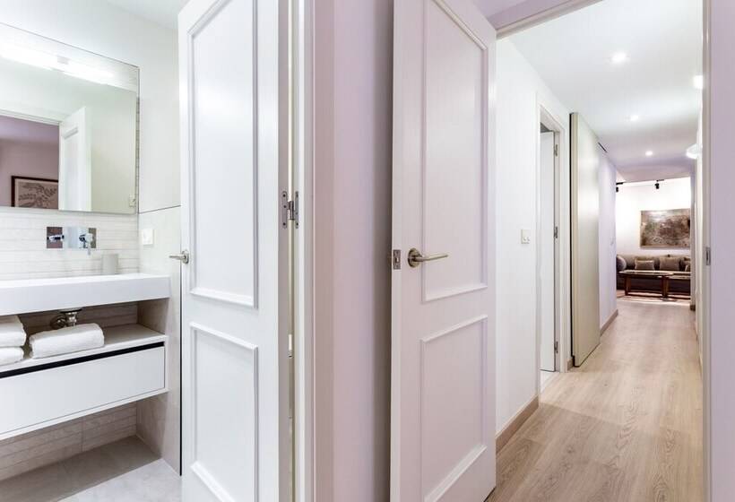 Eleven Apartments Real De La Carretería, By Homing U