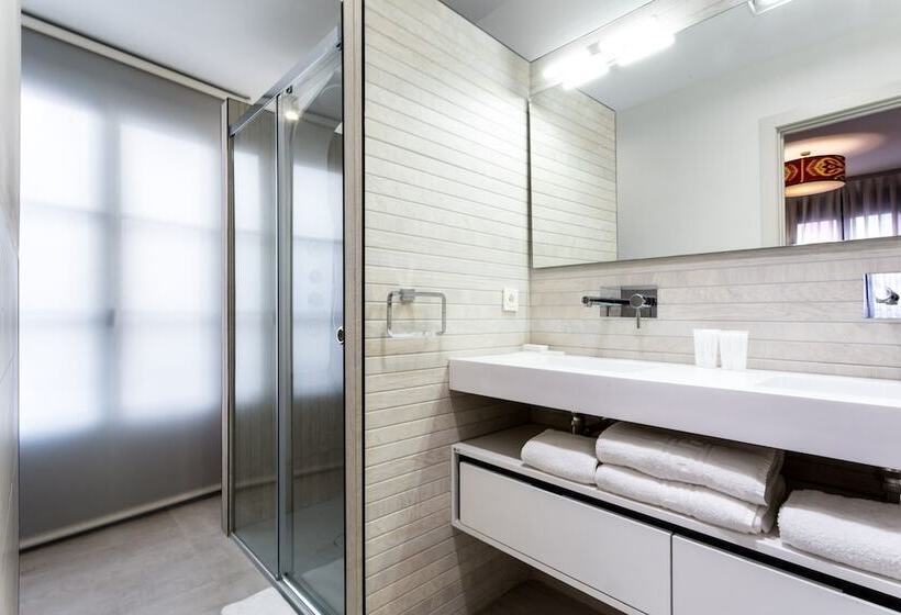 Eleven Apartments Real De La Carretería, By Homing U