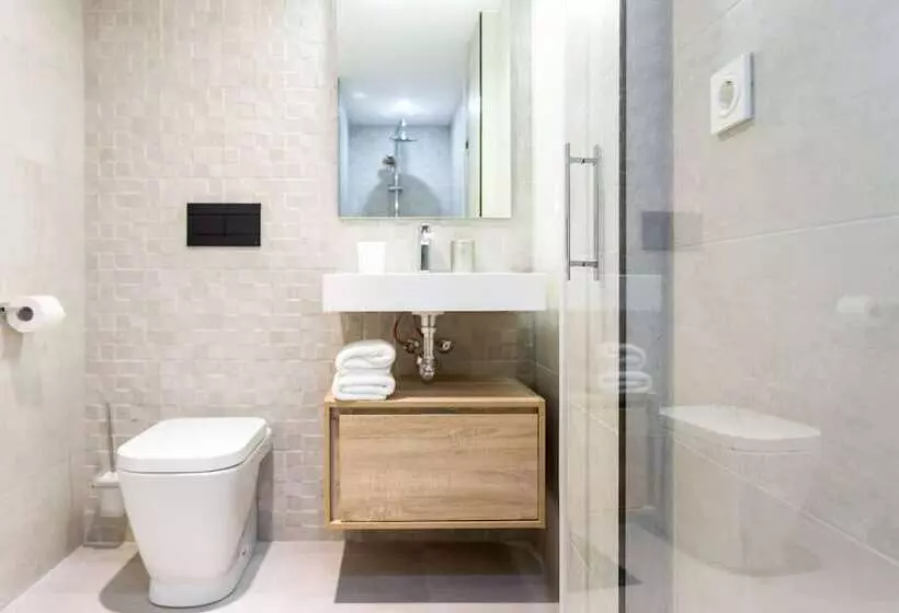Eleven Apartments Real De La Carretería, By Homing U