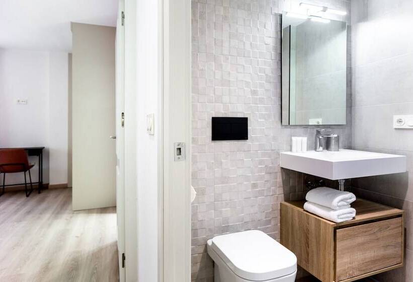 Eleven Apartments Real De La Carretería, By Homing U