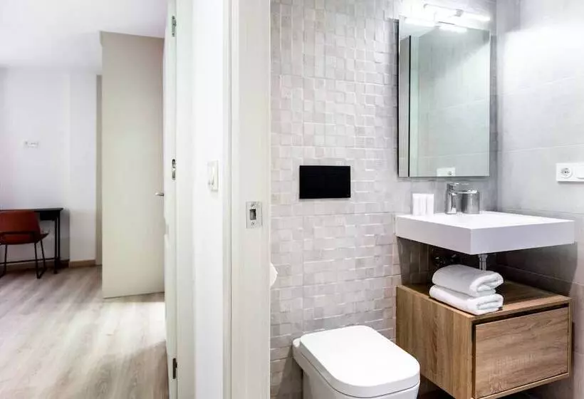 Eleven Apartments Real De La Carretería, By Homing U