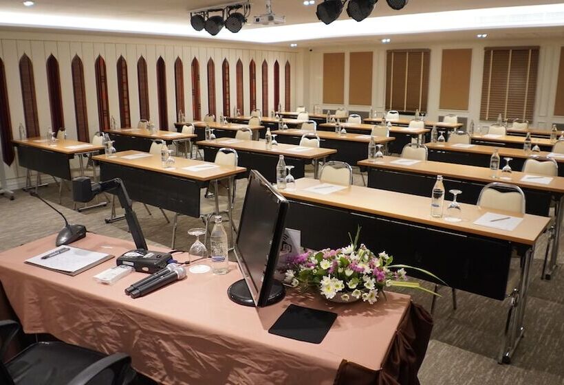 酒店 Buri Sriping Riverside Resort & Spa