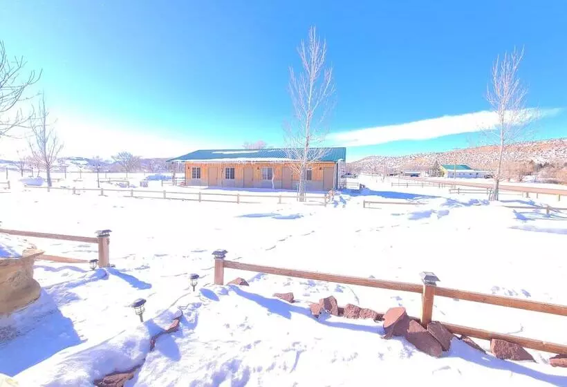 Hotelli Flaming Gorge Hideout