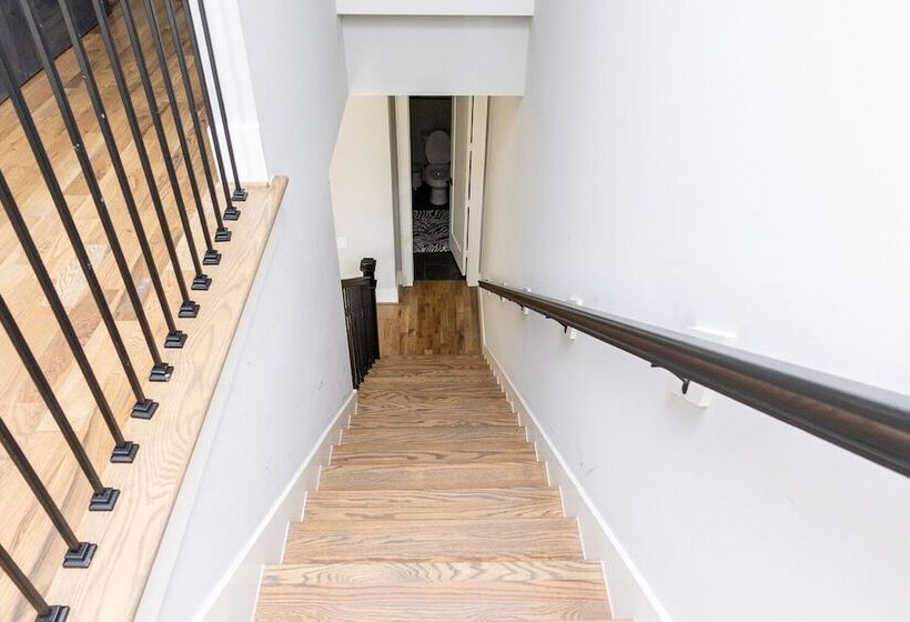 דירת נופש Stylish Luxury Downtown Home