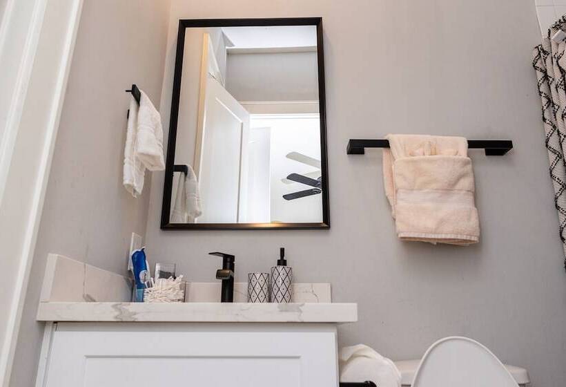 דירת נופש Stylish Luxury Downtown Home