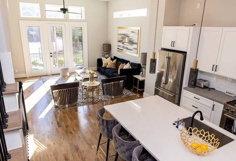 דירת נופש Stylish Luxury Downtown Home